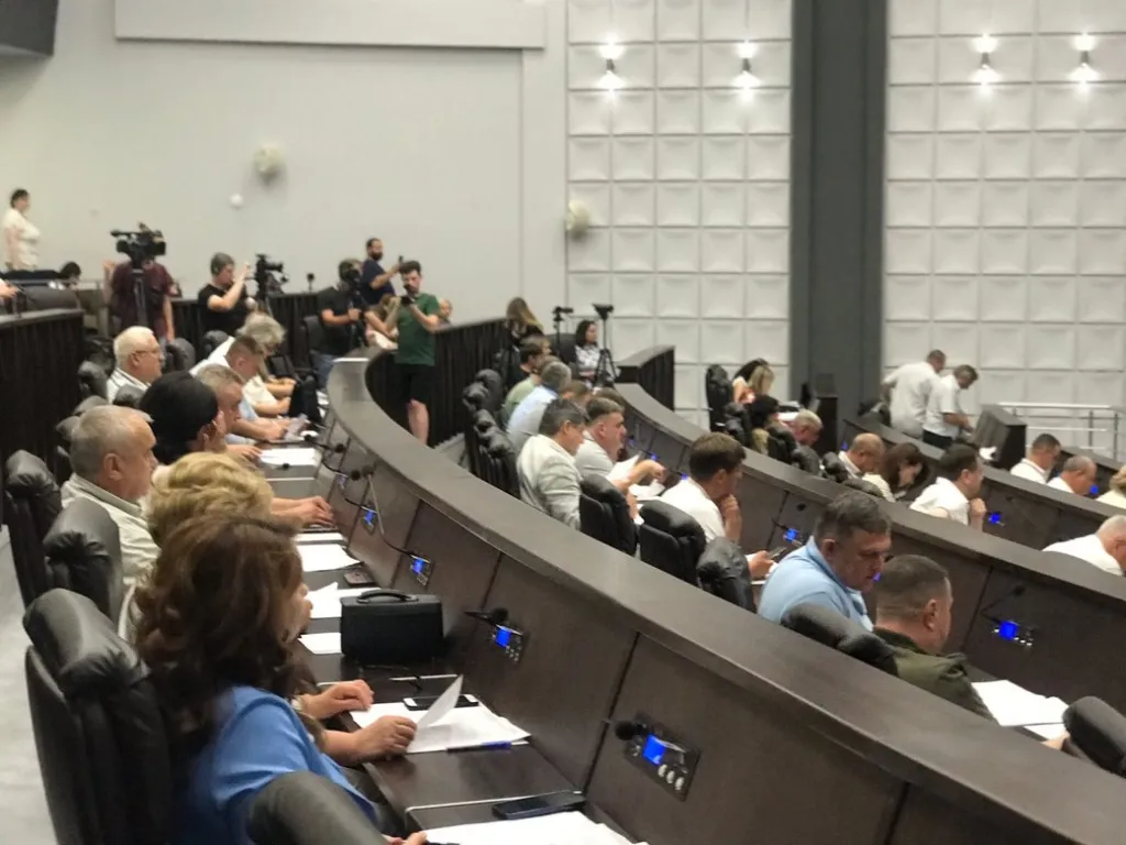 Депутати Тернопільської облради розглянули лише частину питань і висловили підтримку президенту Депутати Тернопільської облради розглянули лише частину питань і висловили підтримку президенту