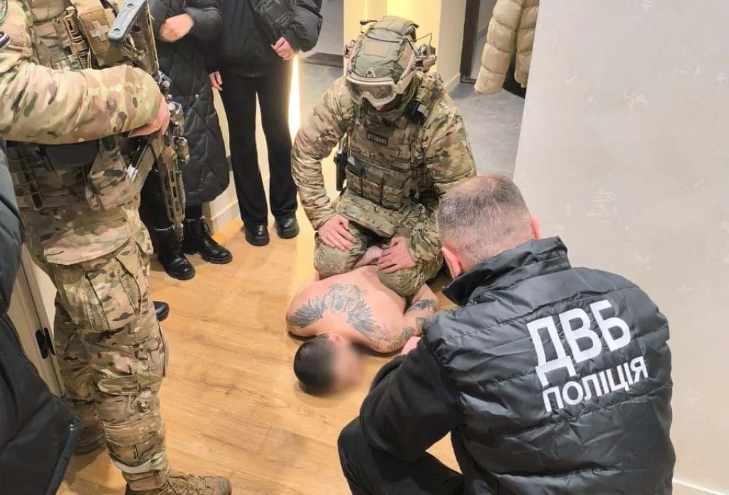 На Тернопільщині судитимуть угруповання, яке заробило мільйони на підроблених правах