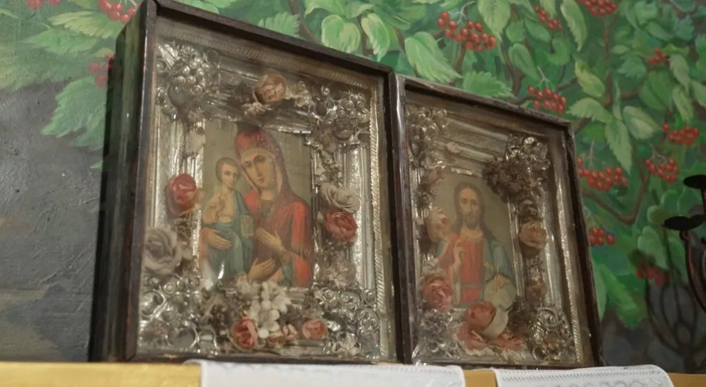На Тернопільщину привезли ікони зі сходу: історія дару від літнього подружжя