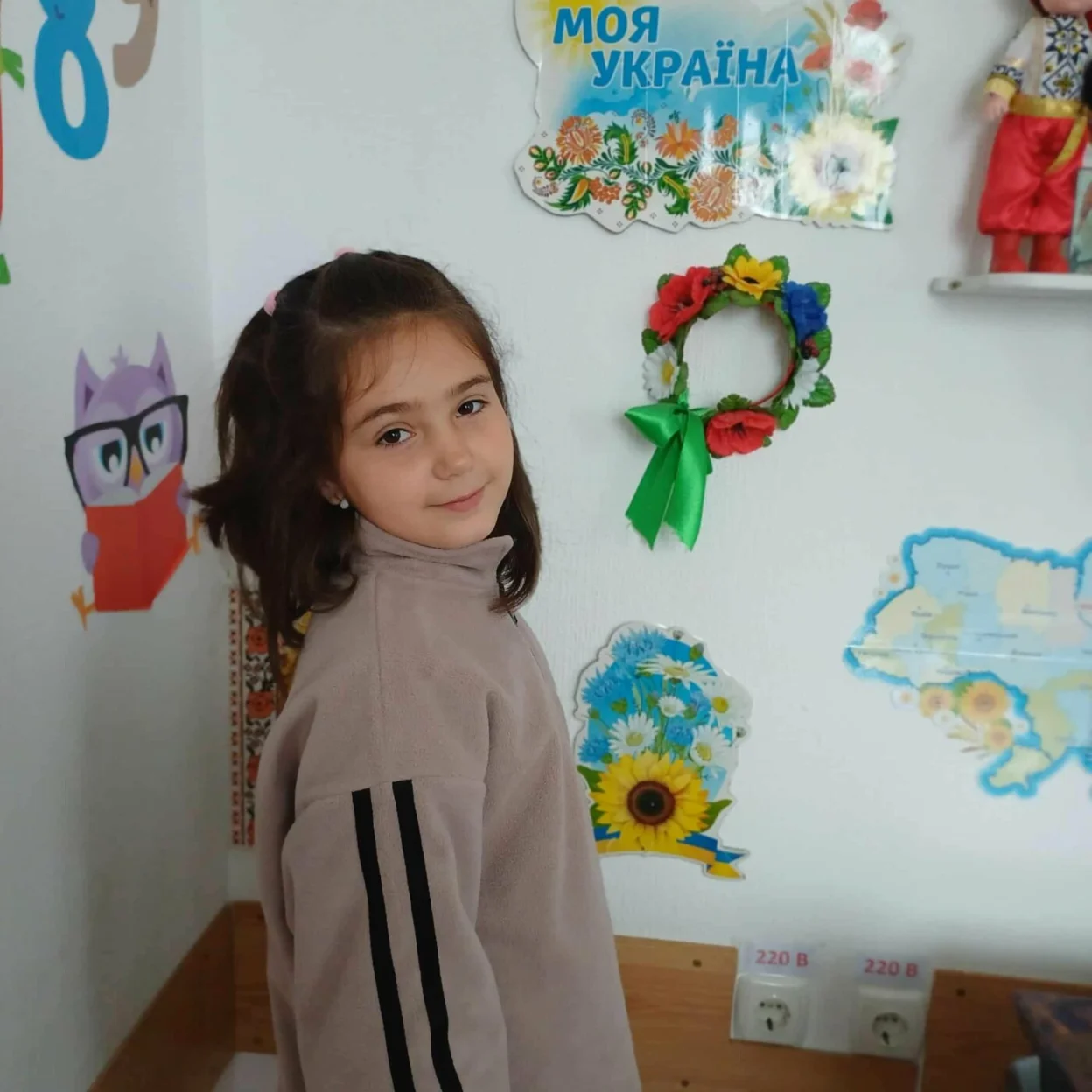 8-річна дівчинка з Тернопільщини зрізала косу, щоб допомогти ЗСУ