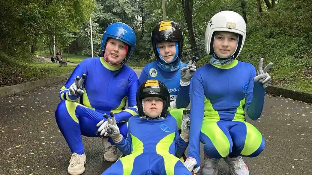Тернопільські десятирічні спортсмени здобули медалі на всеукраїнських змаганнях із санкороликів