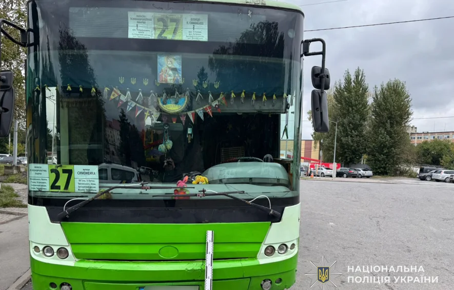 У Тернополі маршрутка збила двох жінок під час розвороту