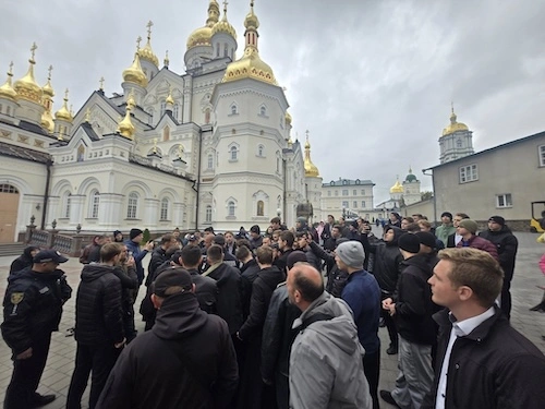 “Підставили дітей замість себе”: письменник Таргонський про події в Почаївській Лаврі