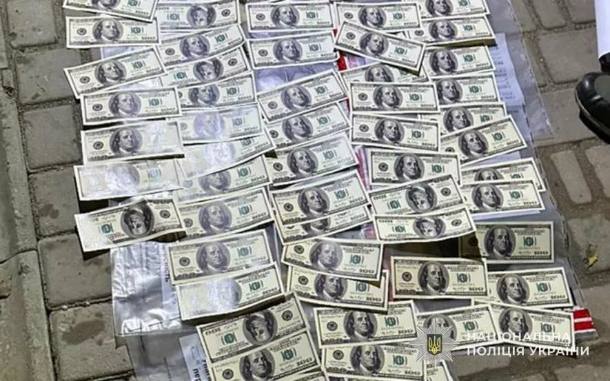 На Тернопільщині викрили групу, яка за 13 тисяч доларів переправляла чоловіків за кордон