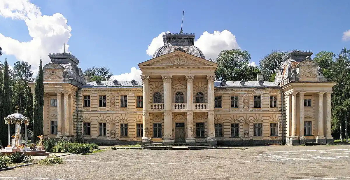 Архітектурна перлина над Дністром – чому вартий уваги палац графа Бадені у Коропці