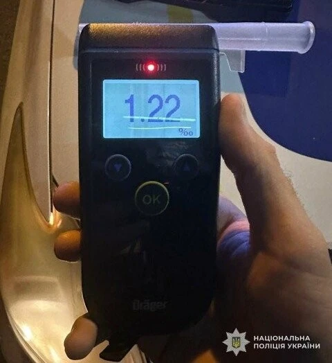 На Тернопільщині п’яний водій спробував відкупитися від поліцейських після позитивного алкотесту
