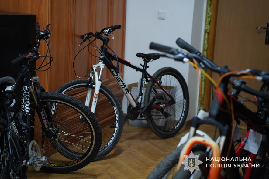 В Тернополі затримали чоловіка, який місяць крадів велосипеди з під’їздів