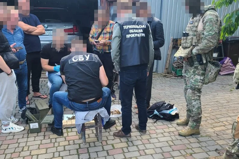 У Тернопільській області судитимуть чоловіка за незаконне зберігання зброї У Тернопільській області судитимуть чоловіка за незаконне зберігання зброї