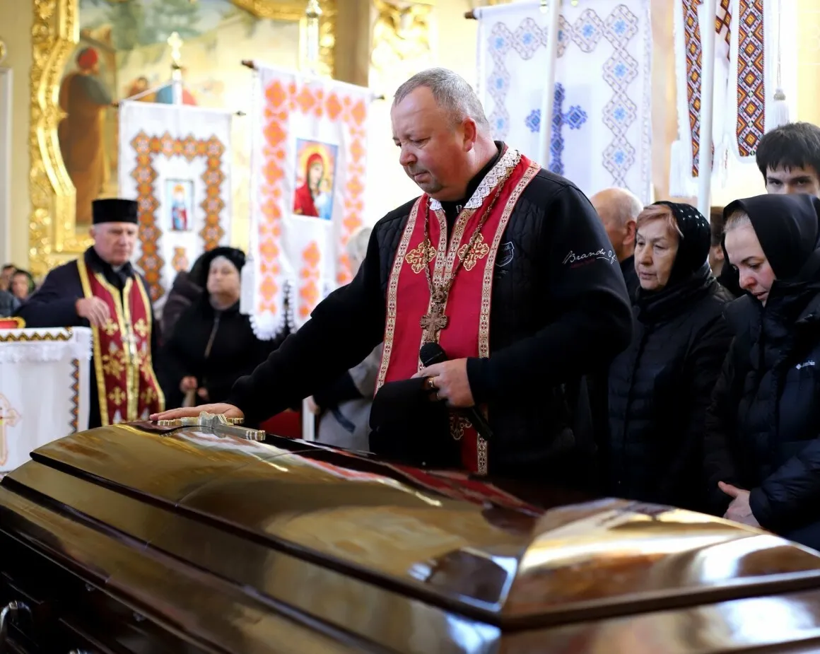 На Тернопільщині відбулося прощання з Героєм України Володимиром Сотником
