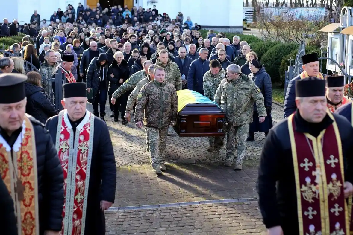 На Тернопільщині відбулося прощання з Героєм України Володимиром Сотником