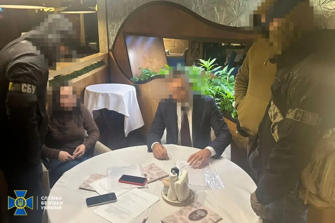 У столиці викрили керівника політичної партії під час отримання великого хабара