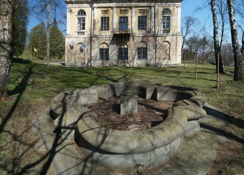 Палац Потоцьких і парк у селі Рай: історичний куточок Тернопільщини Палац Потоцьких і парк у селі Рай: історичний куточок Тернопільщини