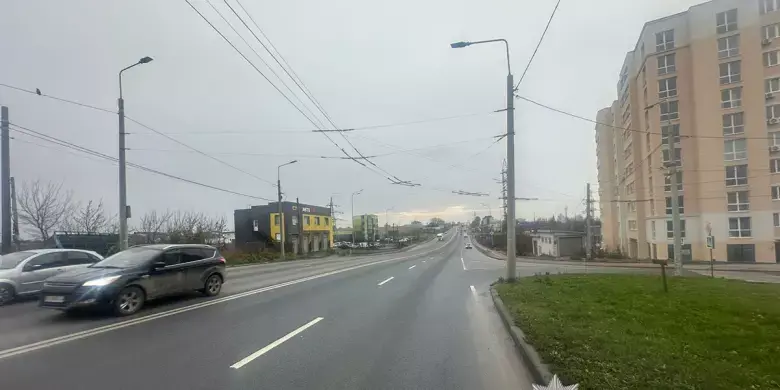 ДТП в Тернополі: мотоциклістка злетіла з дороги і перекинулася