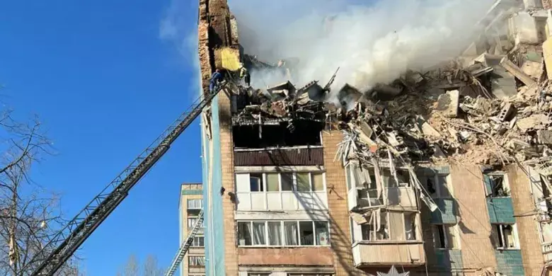 У Тернополі підтвердили 21 загиблого та масштабні руйнування житла після ракетної атаки