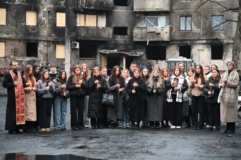 Тернопільська молодь зібралася на молитву в пам’ять про жертв ракетного удару
