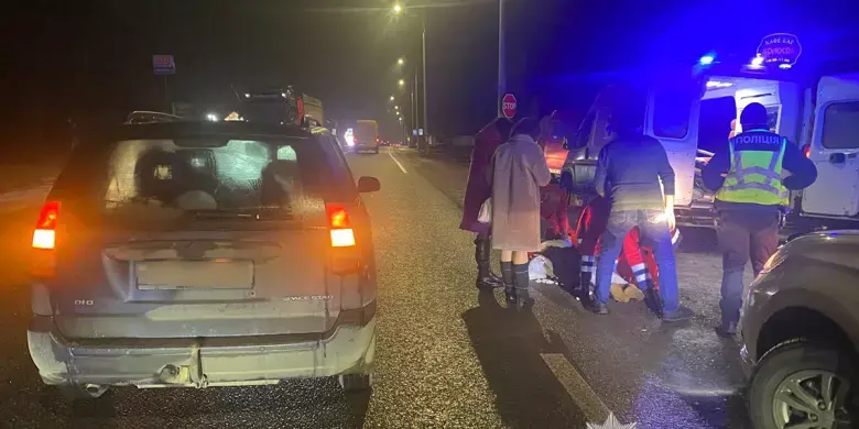 Аварія у Кременці: пішохідка опинилася в лікарні після наїзду авто