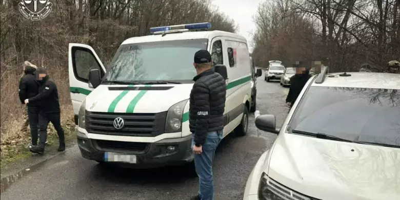 Броньований маршрут на кордон: на Закарпатті викрили «трансфер» для ухилянтів