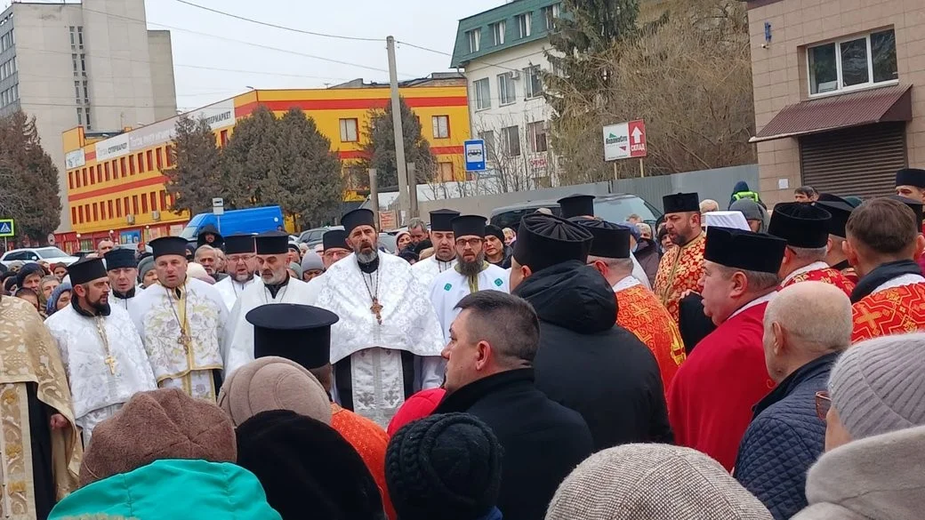 У Тернополі відправили панахиди за загиблими внаслідок ракетної атаки РФ У Тернополі відправили панахиди за загиблими внаслідок ракетної атаки РФ