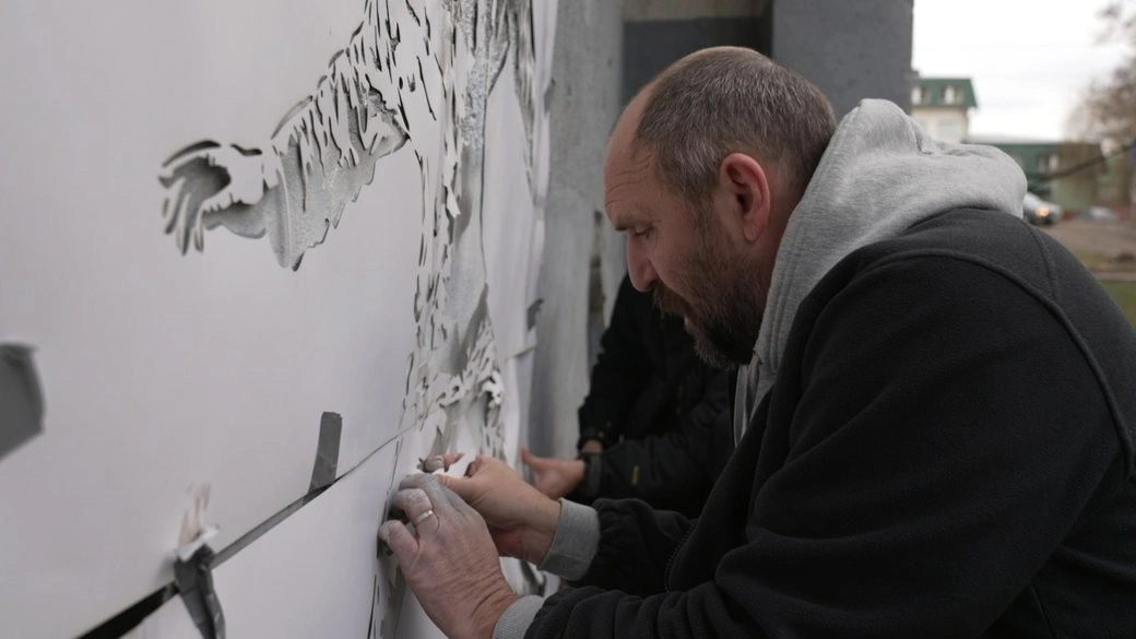 Новий стінопис у Тернополі: художник зі Львова присвятив роботу дітям, загиблим під час російської атаки