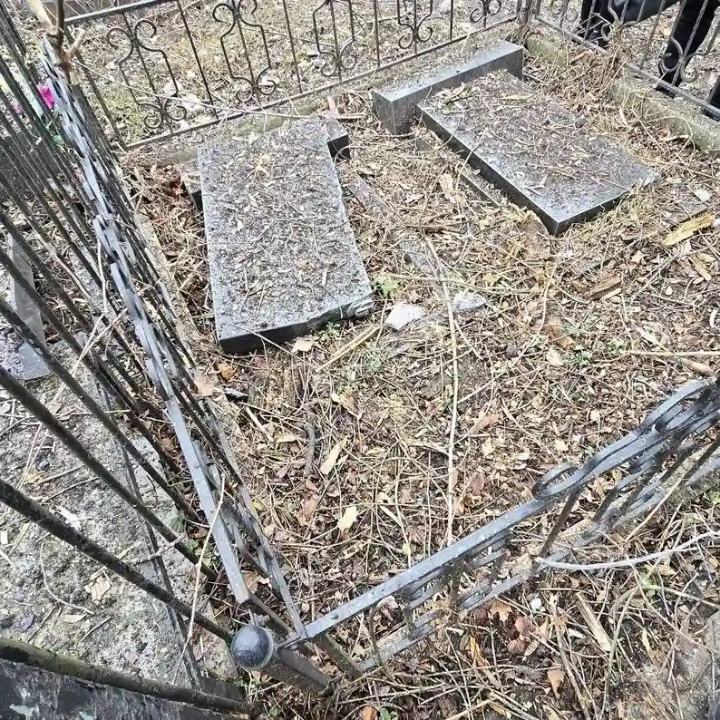 Авіаудар по Харкову: пошкоджено єврейську ділянку кладовища Авіаудар по Харкову: пошкоджено єврейську ділянку кладовища