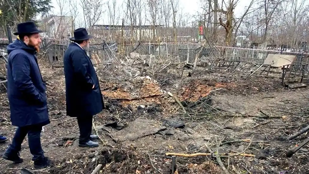 Авіаудар по Харкову: пошкоджено єврейську ділянку кладовища
