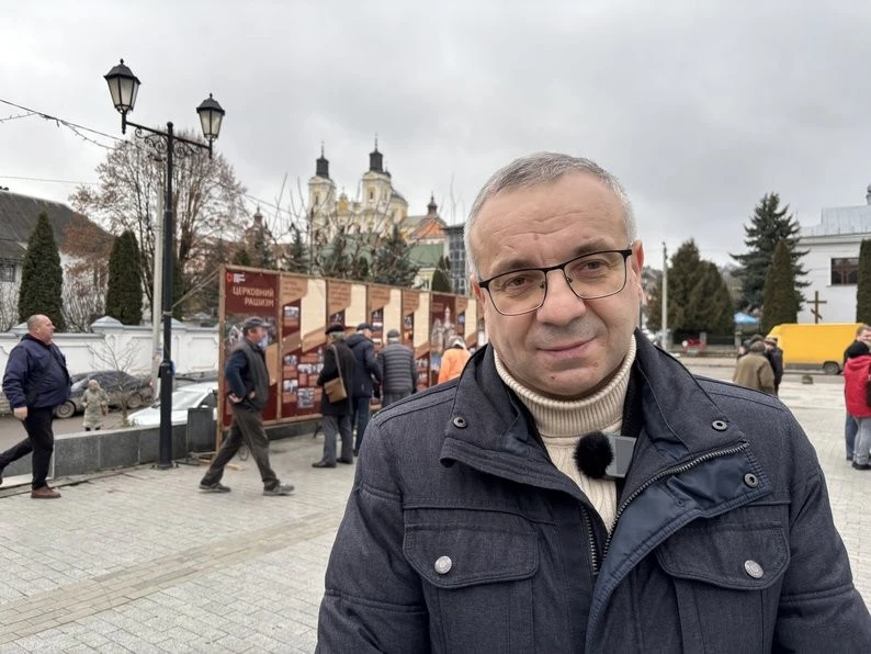У Кременці просто неба відкрили виставку про ідеологічний вплив Росії на церкви У Кременці просто неба відкрили виставку про ідеологічний вплив Росії на церкви