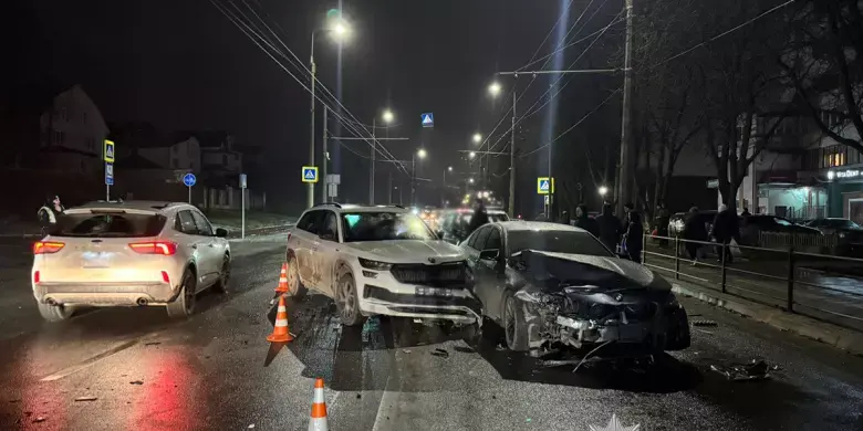 Зіткнення на виїзді з другорядної: у Тернополі травмувалася водійка
