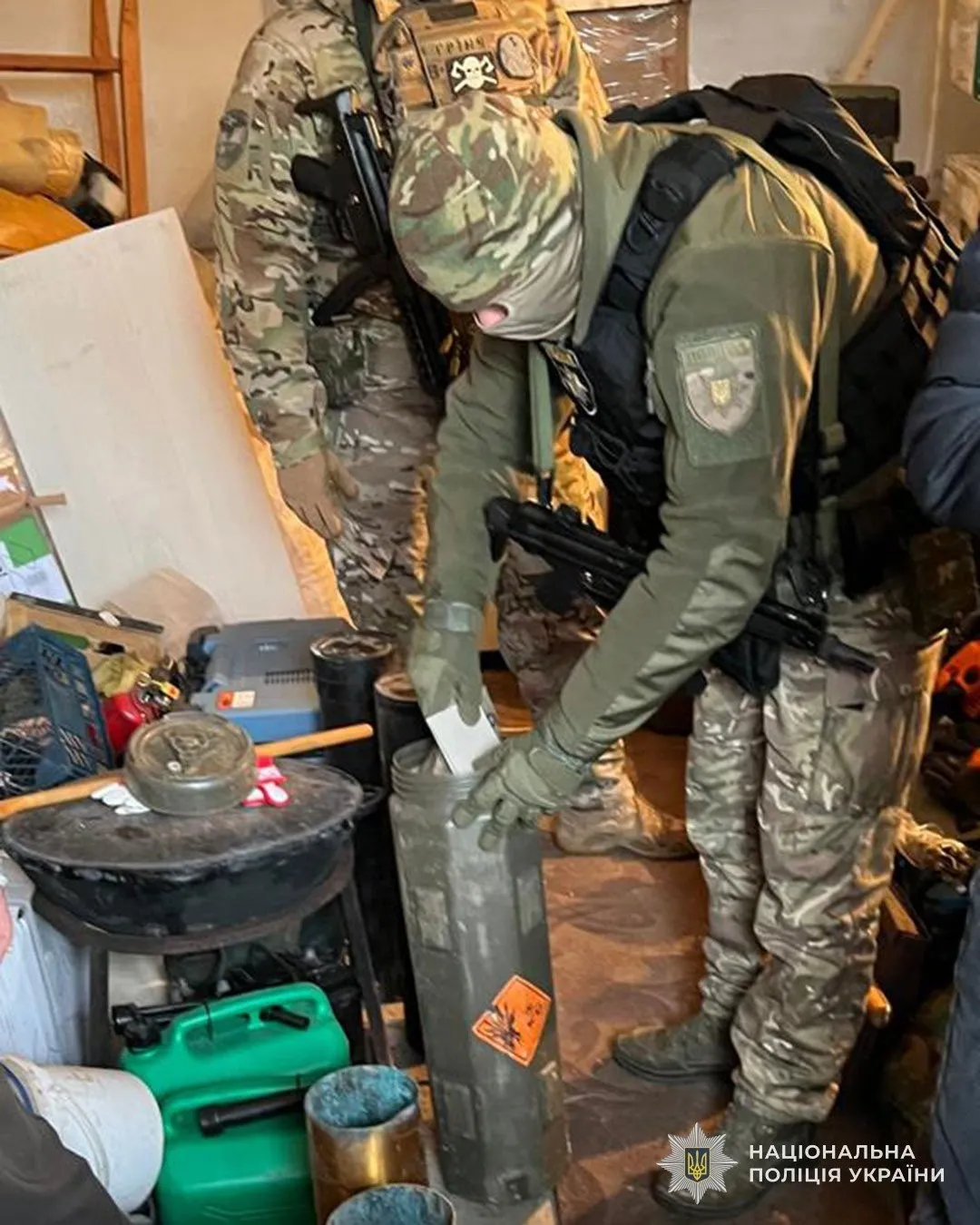 У Тернополі вилучили гранату та порохові заряди з гаража місцевого мешканця У Тернополі вилучили гранату та порохові заряди з гаража місцевого мешканця