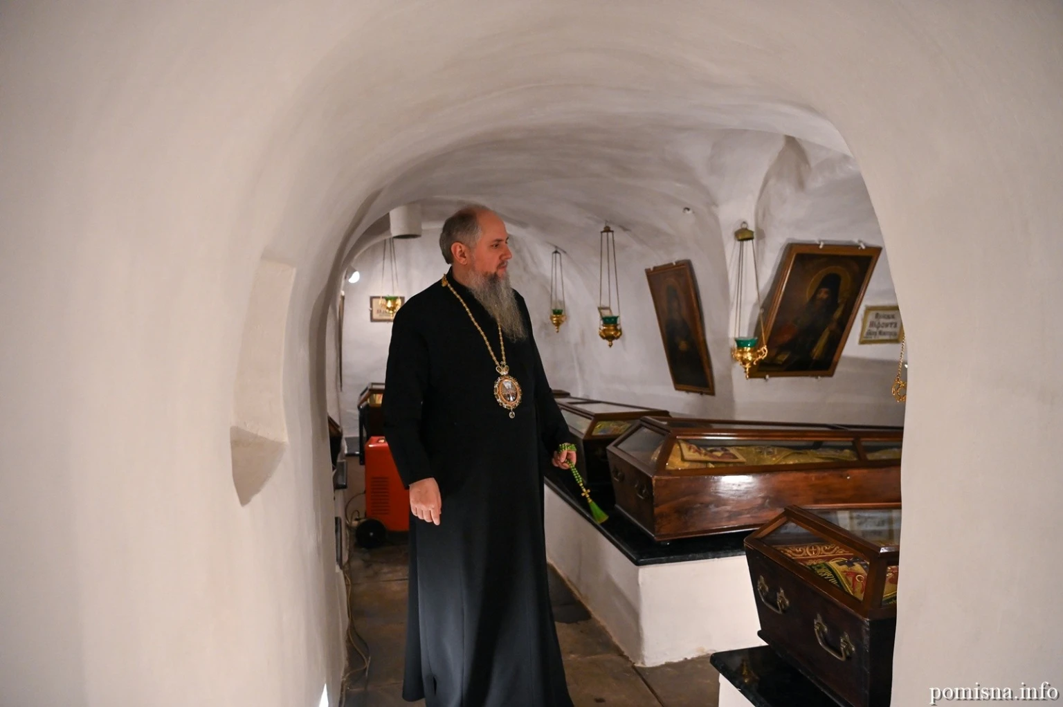 Митрополит Епіфаній очолив літургію в Ближніх печерах Києво-Печерської Лаври Митрополит Епіфаній очолив літургію в Ближніх печерах Києво-Печерської Лаври