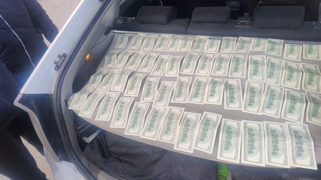 У Тернополі затримали чоловіка за хабар у $5,5 тисячі за “зняття з обліку” військовозобов’язаного