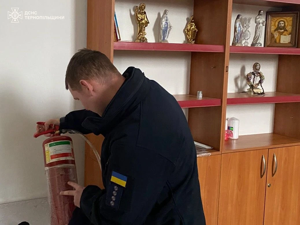 Різдво без ризиків: у храмах Тернопільського району працюють рятувальники