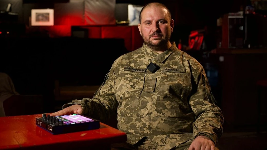 Електронна коляда з фронту: тернопільський діджей поєднав Різдво і сучасний біт
