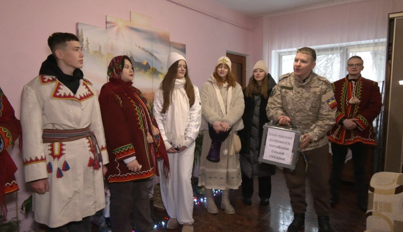 Різдво з користю для фронту: у Борщеві наколядували на пікап для десантників
