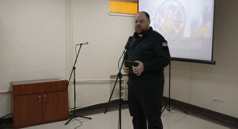 Тернопільський музей отримав унікальну колекцію книг від української діаспори Канади