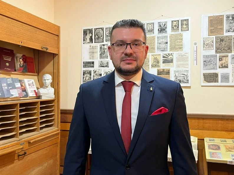 Тернопільський музей отримав унікальну колекцію книг від української діаспори Канади