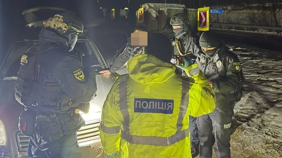 Маршрут за 14 тисяч доларів: на Тернопільщині зірвали схему втечі за кордон