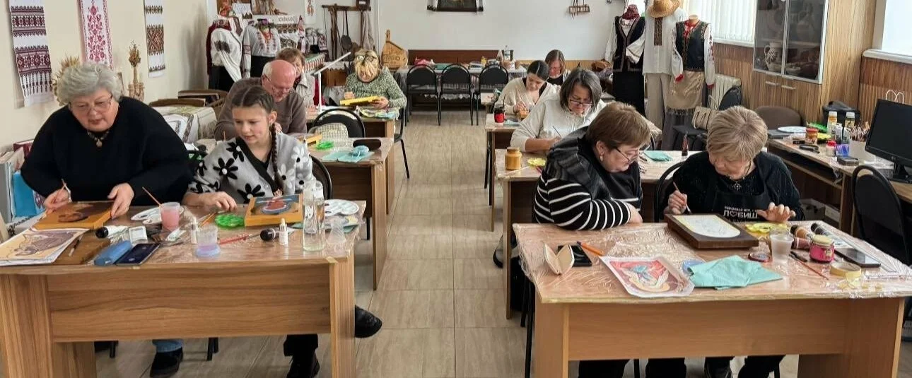 Тиша, фарби і молитва: у Тернополі завершили цикл іконописної майстерні