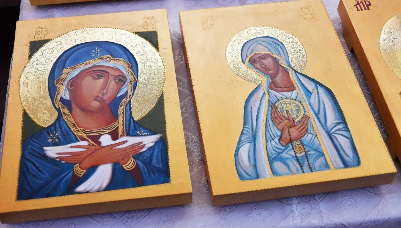 Тиша, фарби і молитва: у Тернополі завершили цикл іконописної майстерні