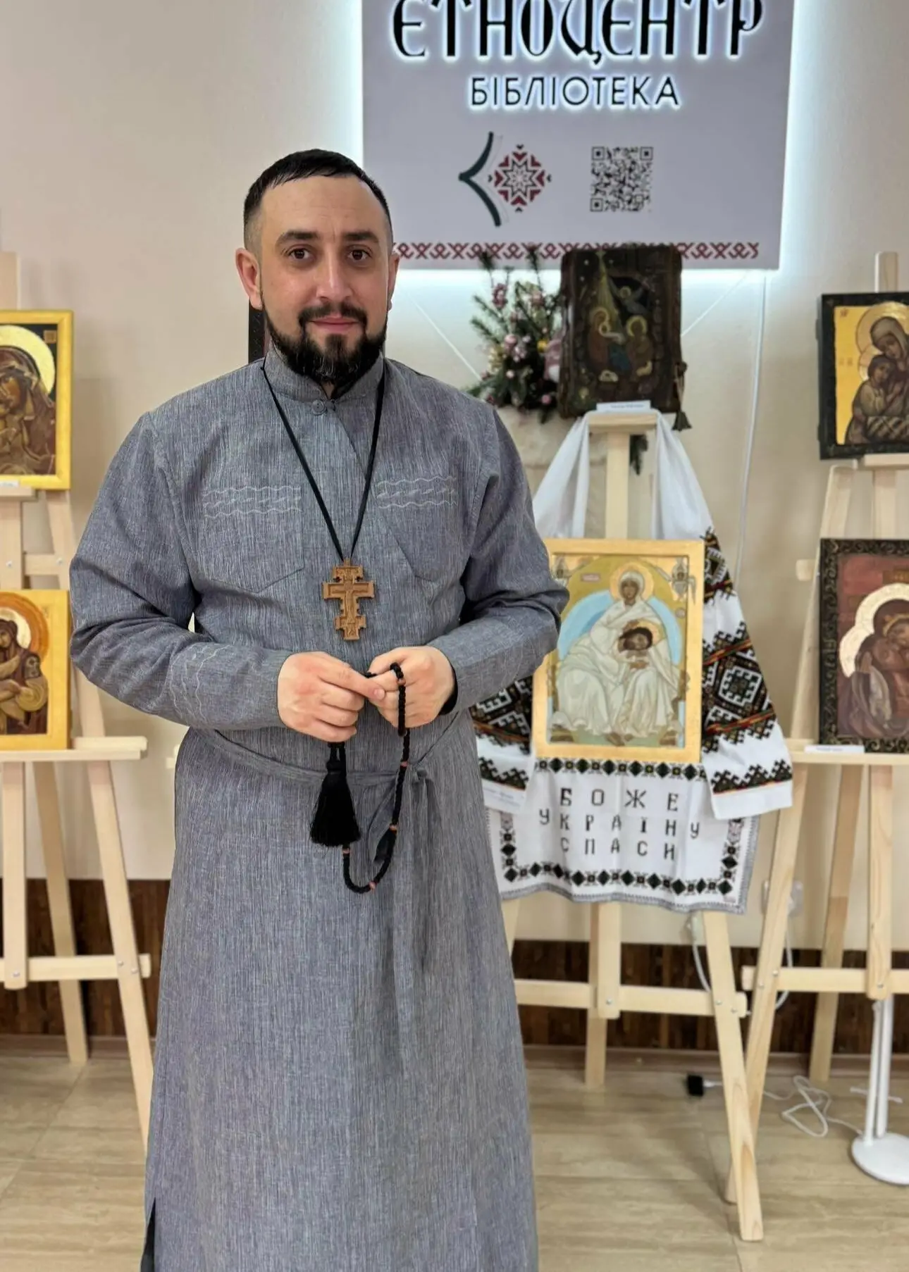 Тиша, фарби і молитва: у Тернополі завершили цикл іконописної майстерні