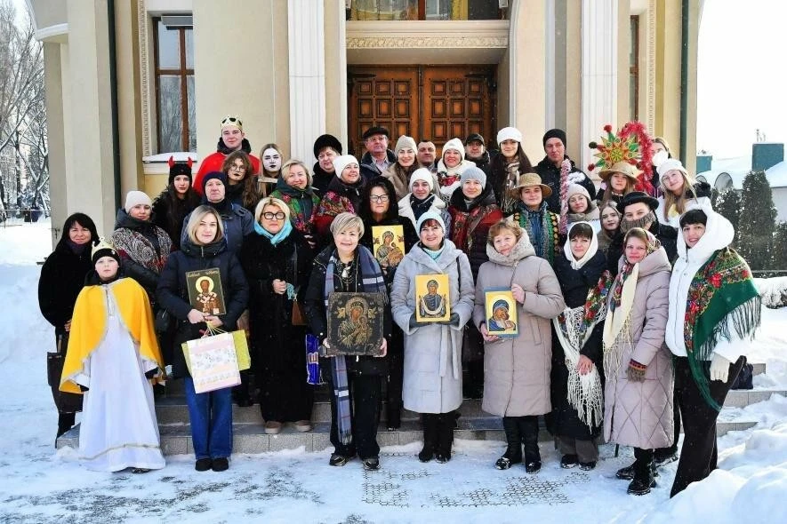 Тиша, фарби і молитва: у Тернополі завершили цикл іконописної майстерні