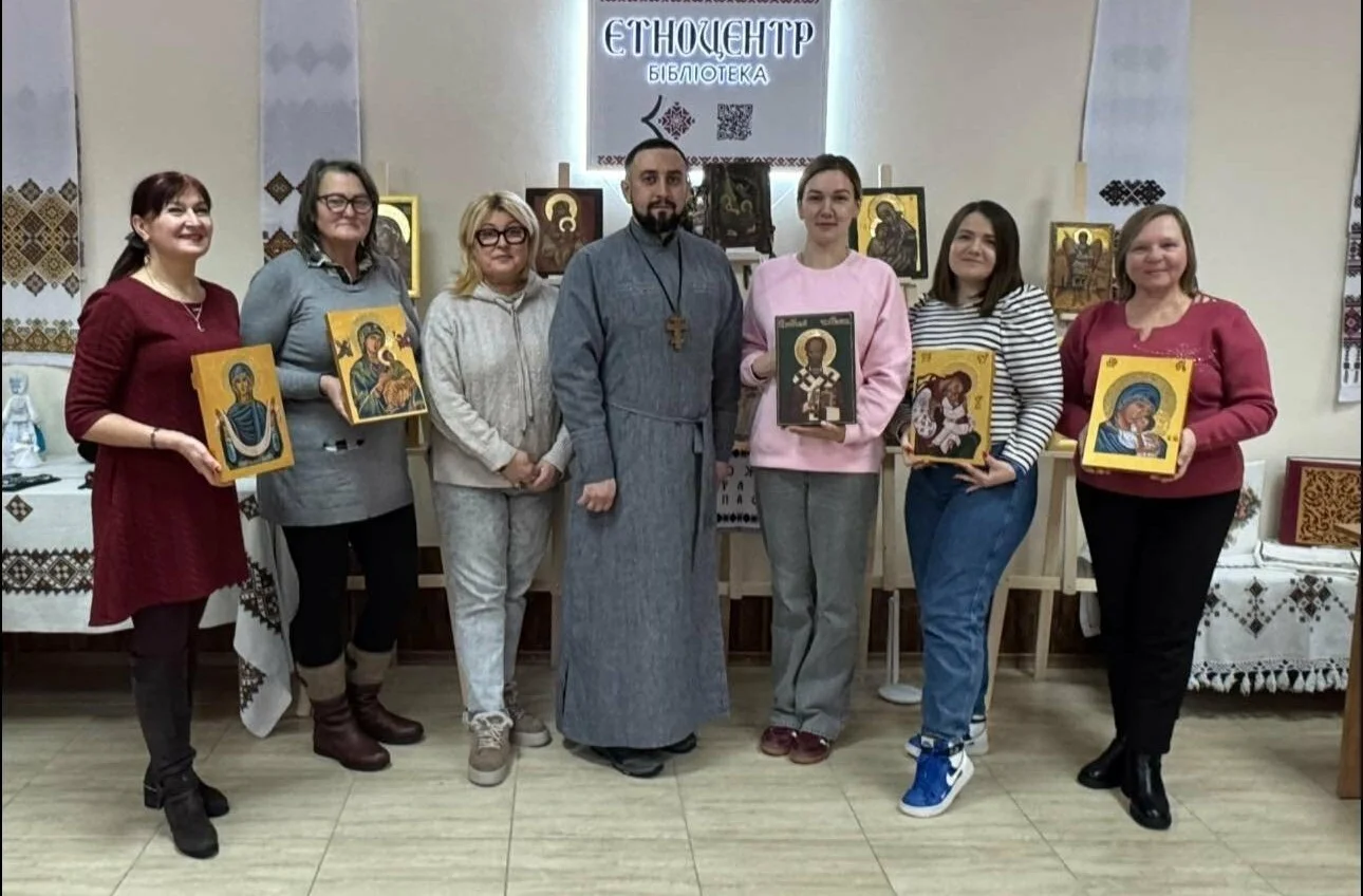 Тиша, фарби і молитва: у Тернополі завершили цикл іконописної майстерні