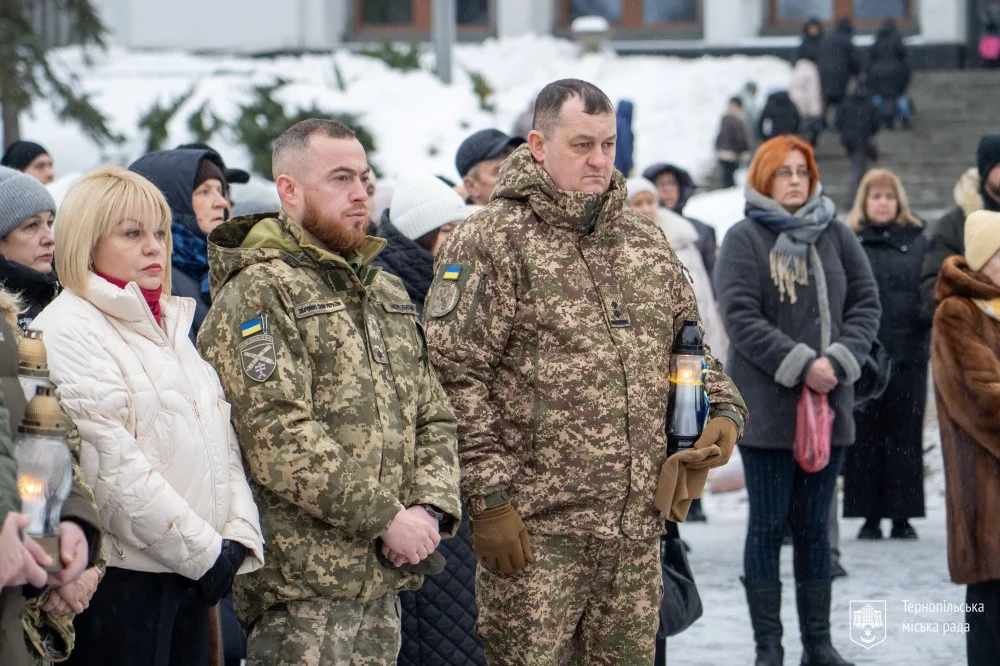 Тернопіль згадав імена полеглих: біля Дзвону пам’яті пролунала спільна молитва