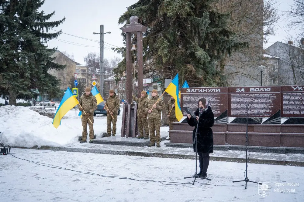 Тернопіль згадав імена полеглих: біля Дзвону пам’яті пролунала спільна молитва