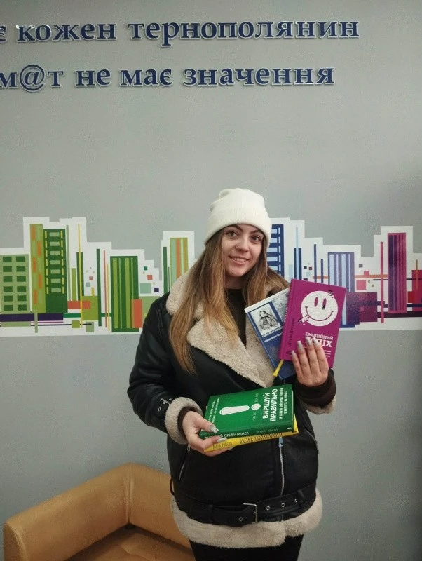 Книжковий десант у Тернополі: бібліотеки міста отримали сотні нових видань