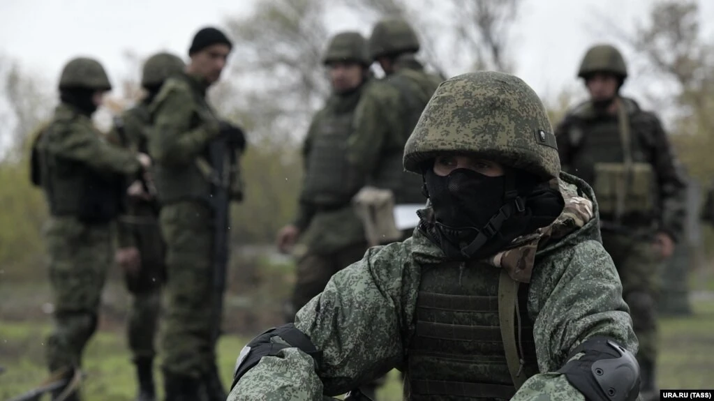 Автомати проти іконостаса: у підмосковному храмі влаштували мілітарне шоу на Стрітення