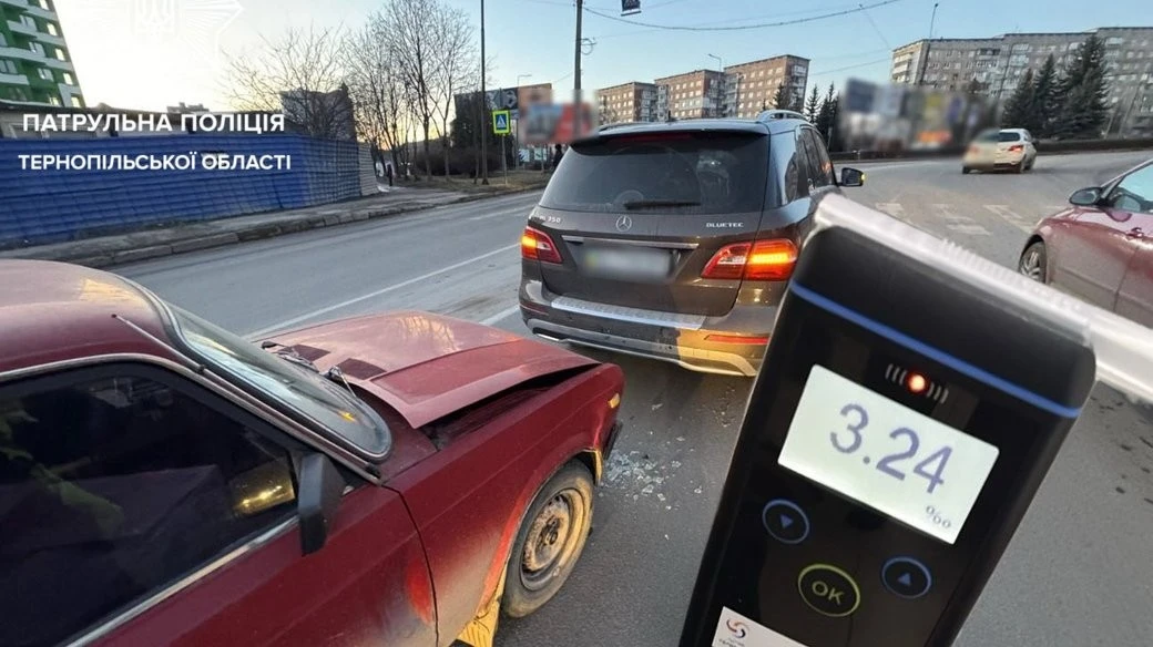 П’яний водій на ВАЗі з фальшивими правами спричинив аварію в Тернополі