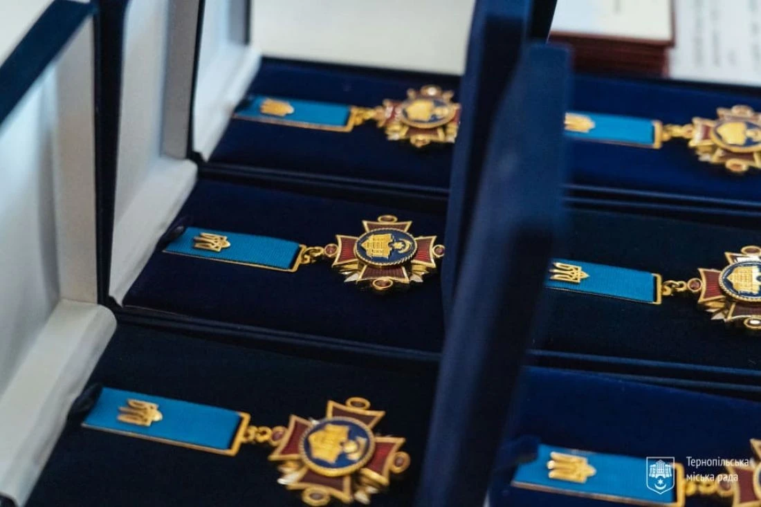Тернопільська громада посмертно вшанувала дев’ятьох оборонців України