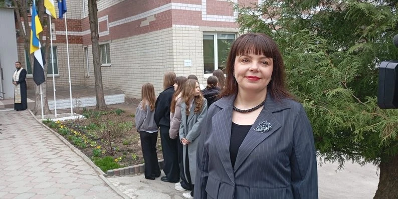 Символ незламності на шкільному подвір’ї: Тернопільський ліцей підняв прапор на підтримку бранців