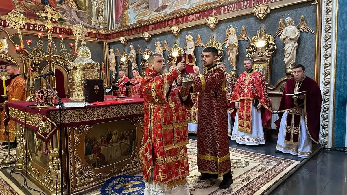 У Тернополі митрополит Теодор Мартинюк звершив давній обряд умивання ніг