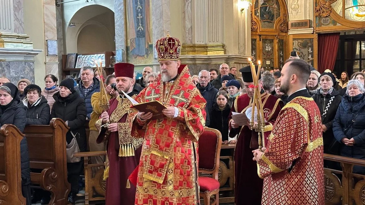 У Тернополі митрополит Теодор Мартинюк звершив давній обряд умивання ніг